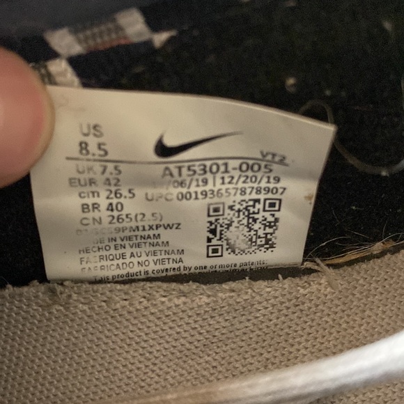 Men nike shoes. Good condition! They are super comfortable. - Picture 10 of 12